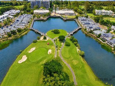 4 / 600 GLADES DRIVE, Robina