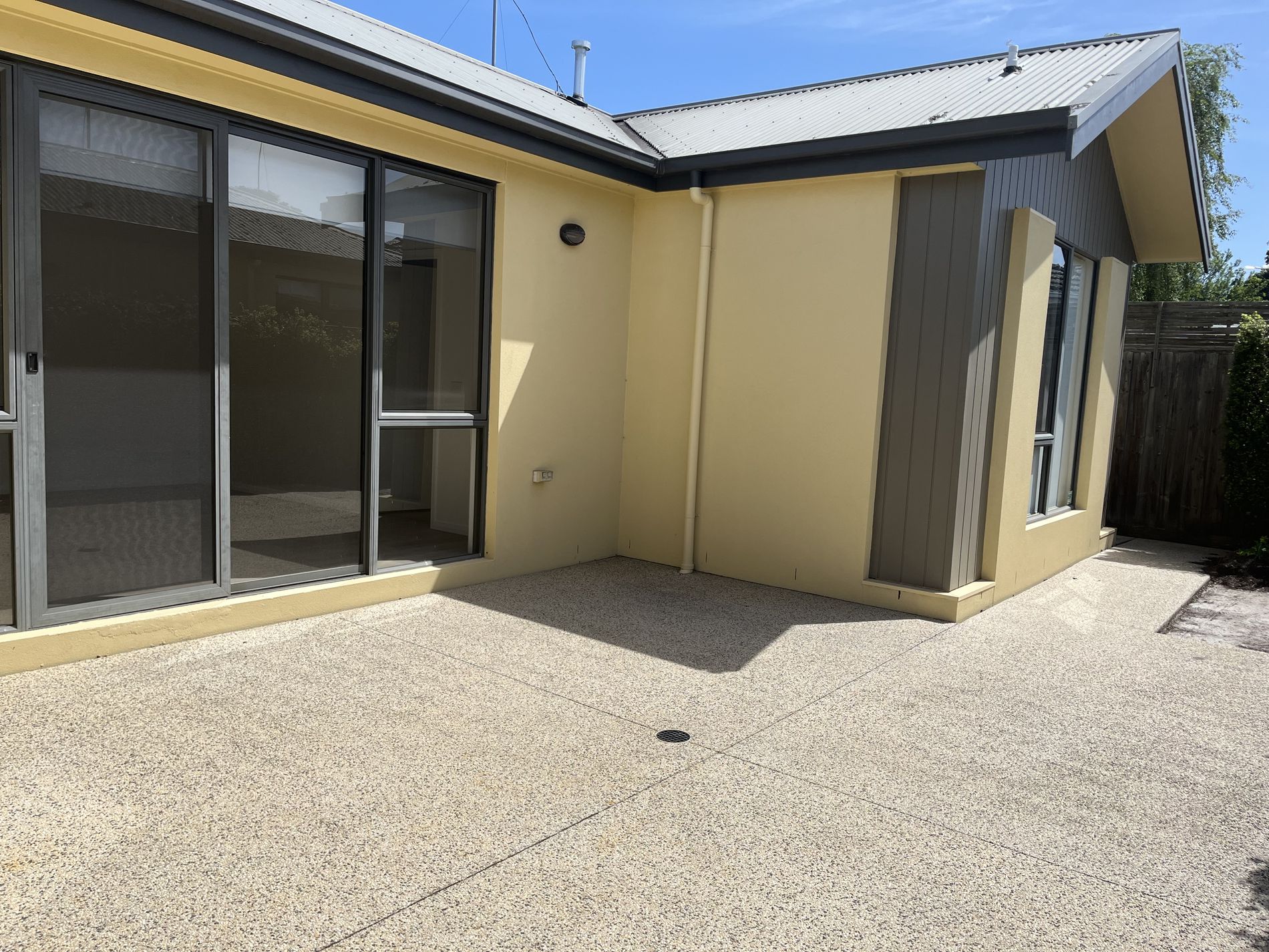 2 / 3 McNabb Avenue, Geelong West