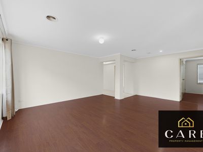 8 Michaelia Close, Cranbourne West