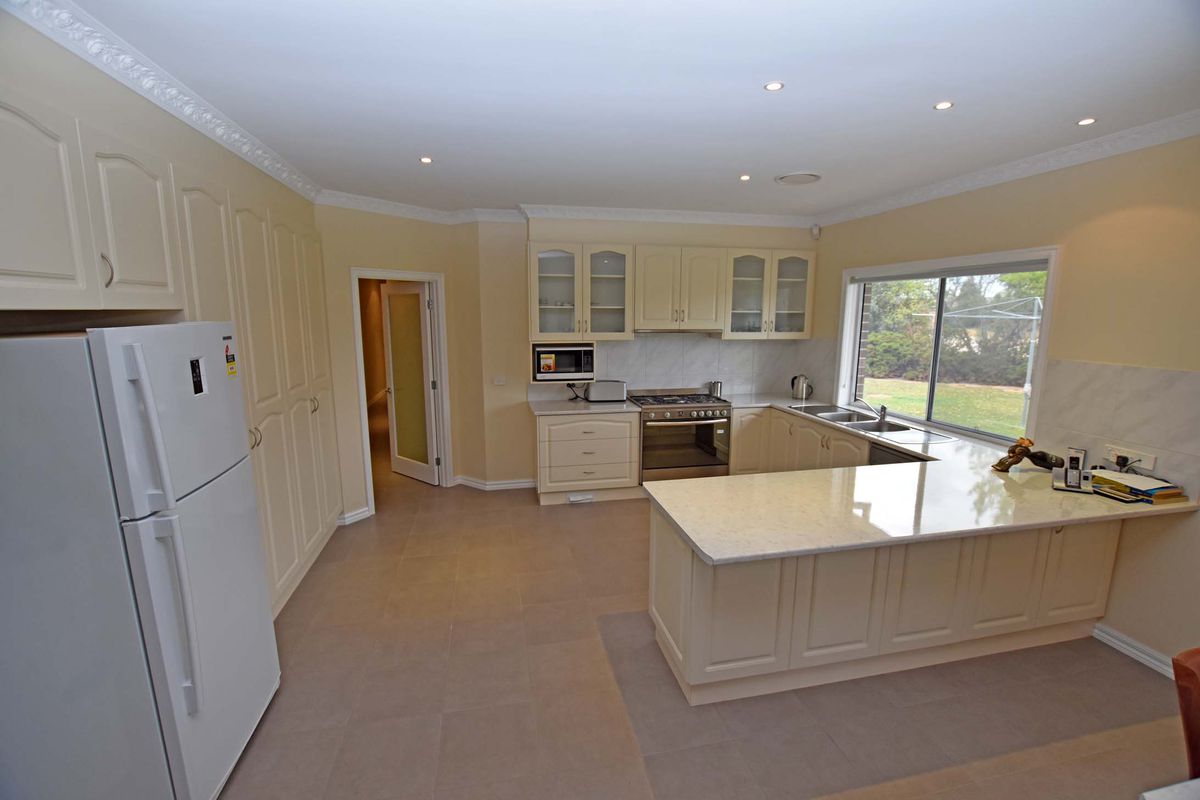 2 Jenmar Drive, Kyabram