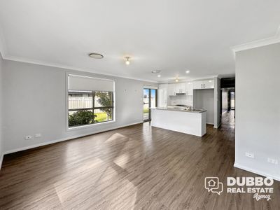 30 Apsley Crescent, Dubbo