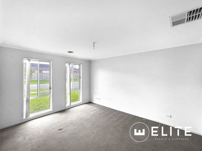 2 Greenfield Court, Cranbourne North