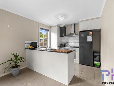 1 / 4 Rosemary Court, Golden Square