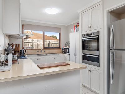 4 Orsett Court, Carrum Downs