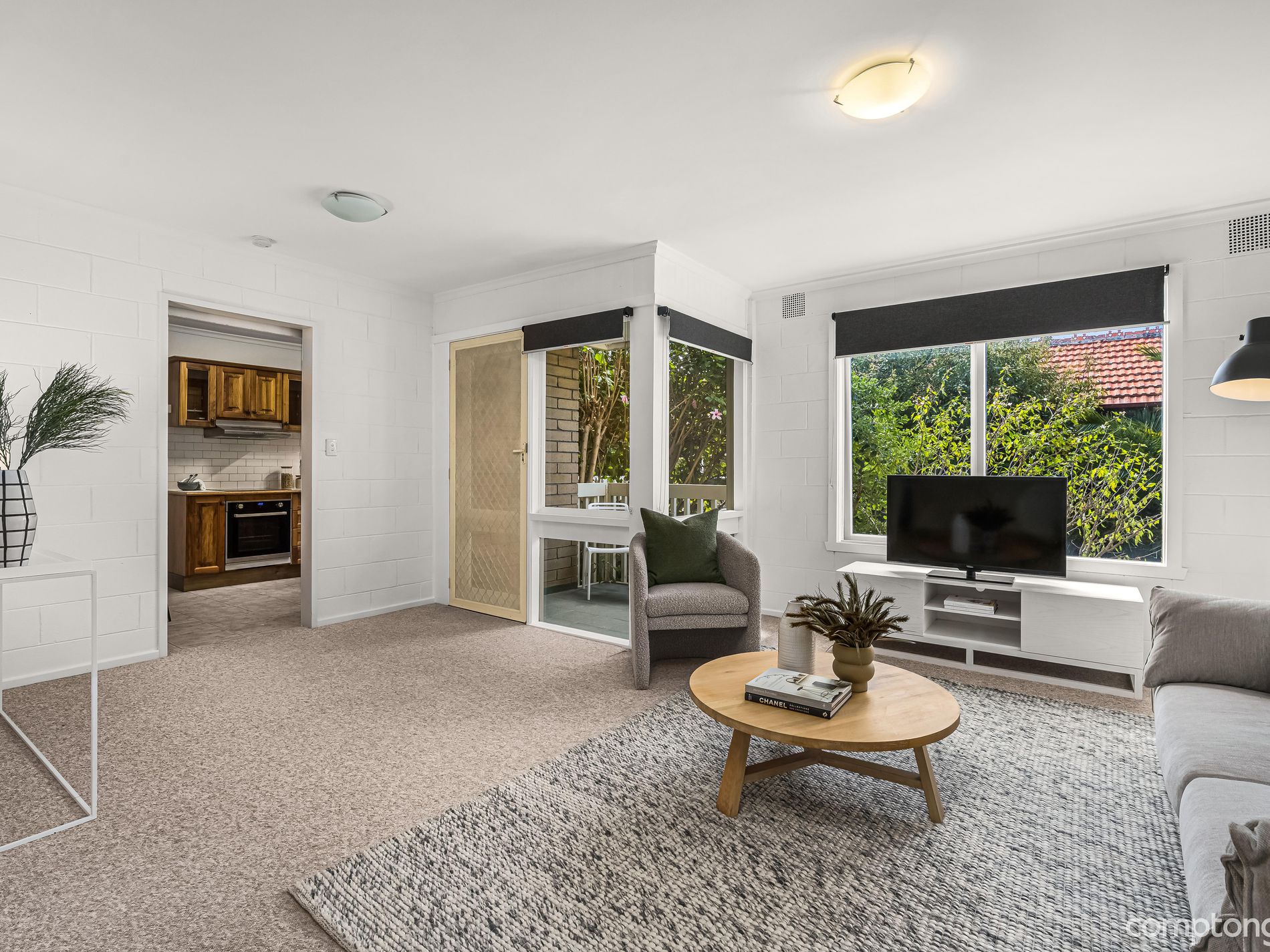 2 / 7 Flower Street, Essendon