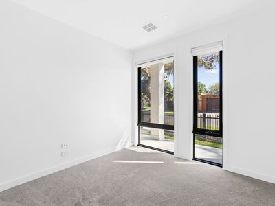 36 Stapley Crescent, Altona North