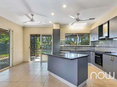 15 Connaught Court, Bakewell