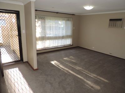 8 Nelligan Avenue, Girrawheen