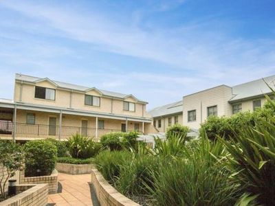 8 / 28 Addison Street, Shellharbour