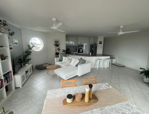 Central Yamba Unit  with views