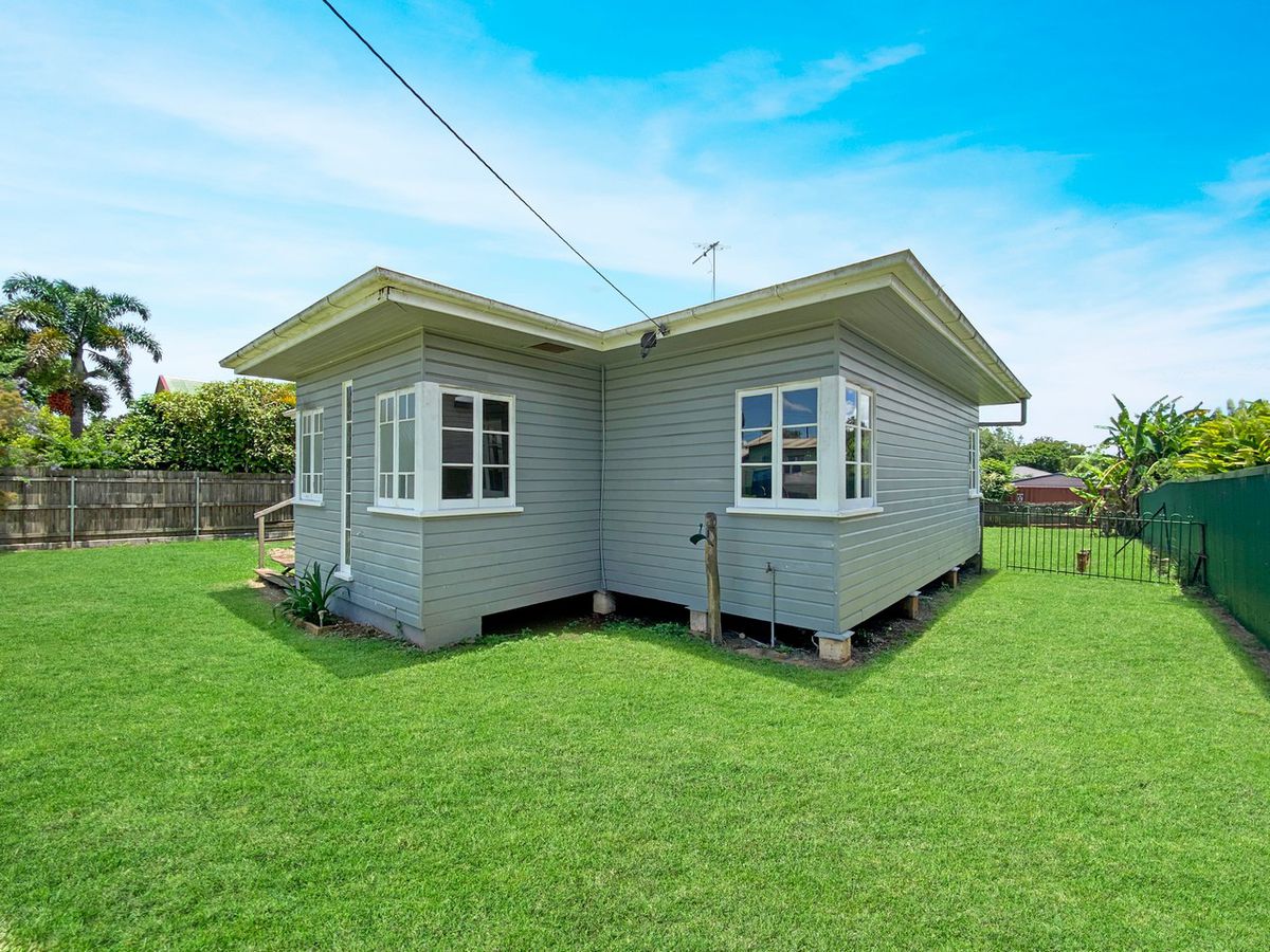 74 Planet Avenue, Atherton