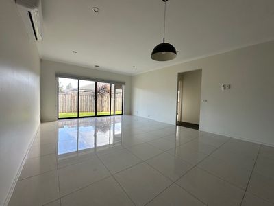 5 Hemingway Grove, Cranbourne West