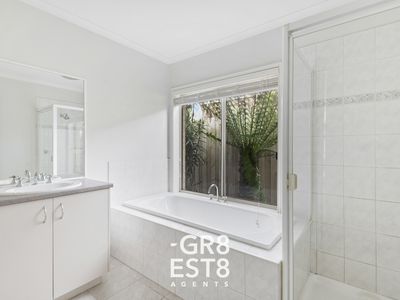 12 Saunton Drive, Cranbourne