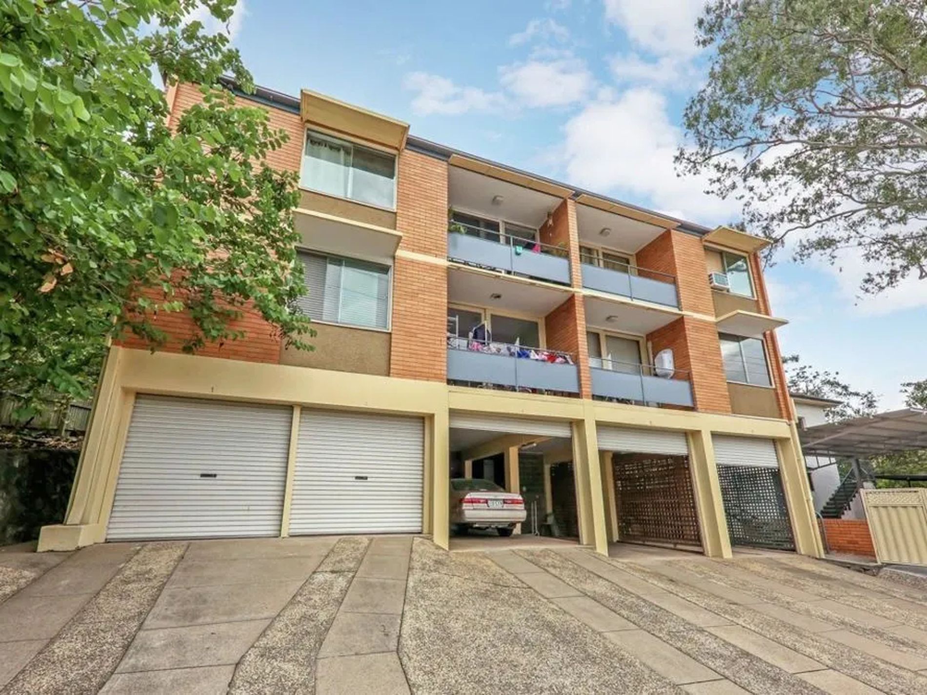 3 / 5 Sir Fred Schonell Drive, St Lucia