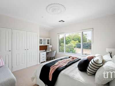1 Grove End Ridge, Mount Claremont