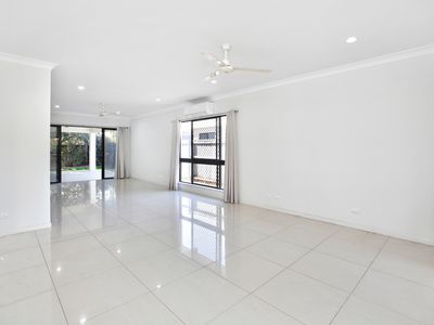 32 Carter Cl, Smithfield