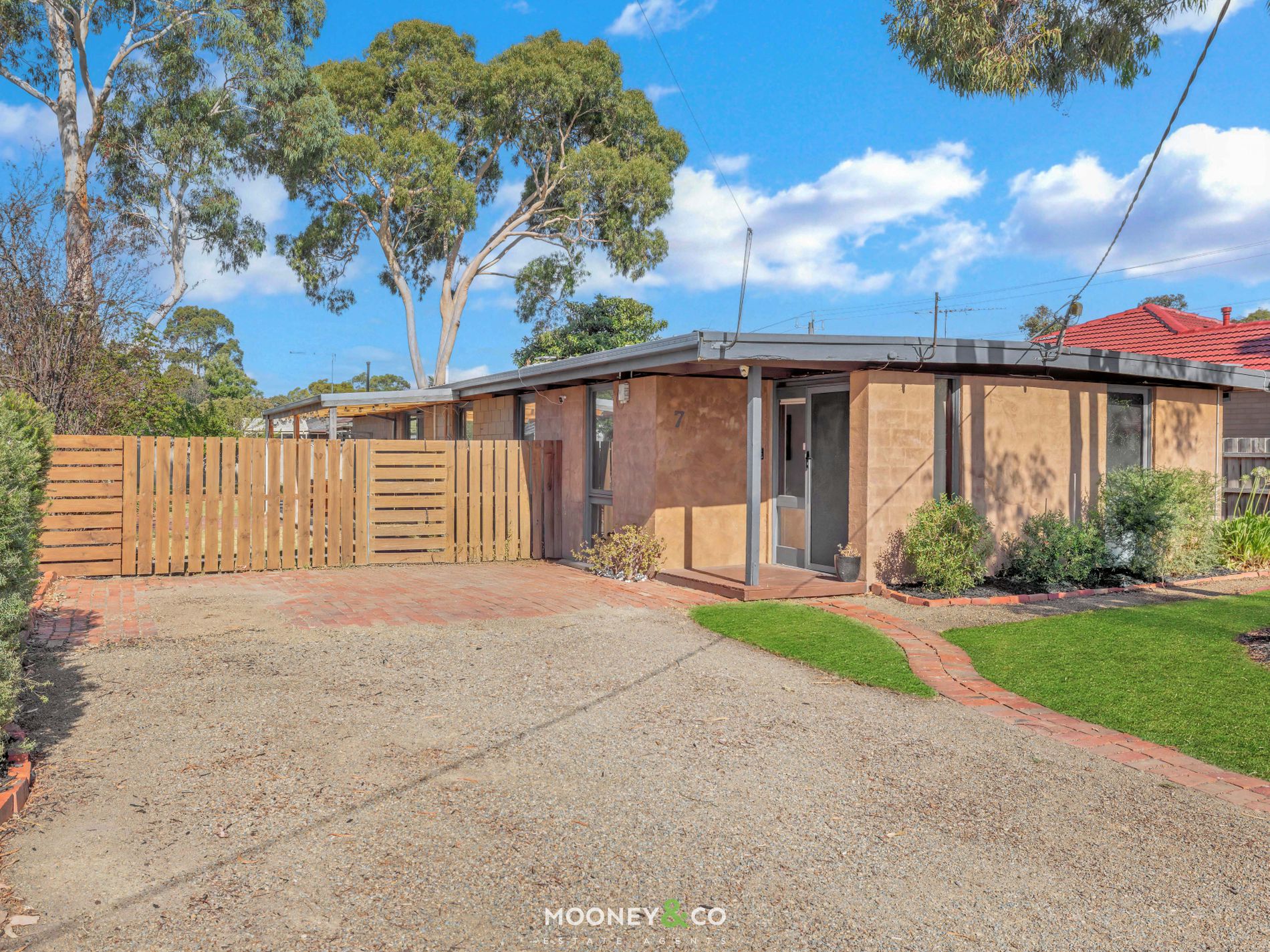7 Halstead Court, Cranbourne