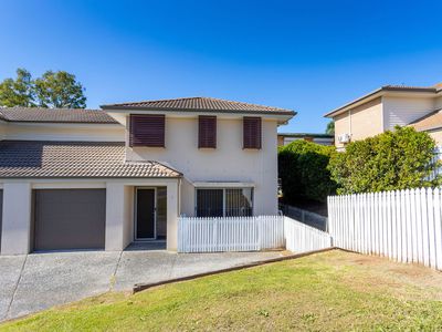 2 / 4 Gibbs Street, Churchill