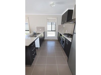 2 Grebe Court, Lara