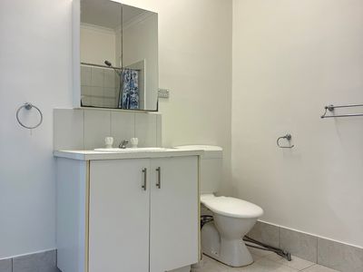 3 / 2 Minorelli Court, Gray