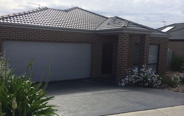 8 Brownfield Drive, Officer