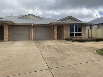 2 / 5 David Place, Kingaroy