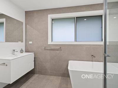 37 Honeybee Crescent, Calderwood