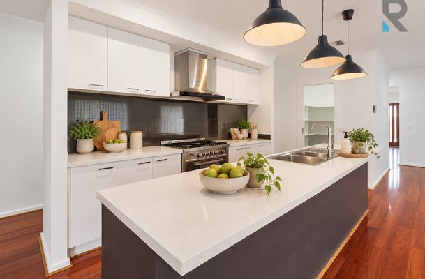 33 Breeze Way, Greenvale