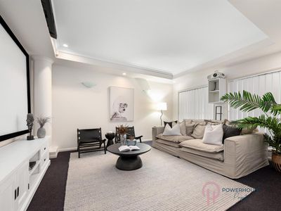 10 Talburpin Esplanade, Redland Bay