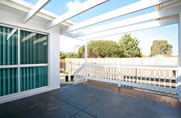 2 Arncliffe Blvd, Greenvale