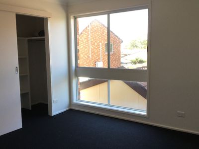 2 / 52 Peterborough Avenue, Lake Illawarra