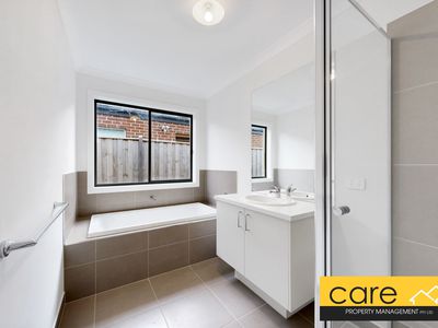 33 Casa Circuit, Clyde North