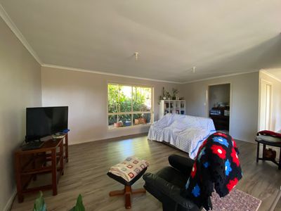 4 Zena Close, River Heads