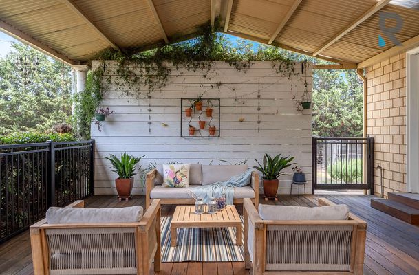 8 Pine Grove, Mickleham