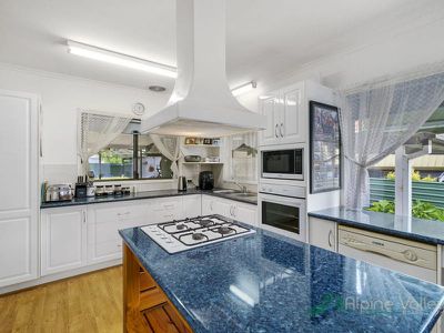 30 Freeburgh Avenue, Mount Beauty