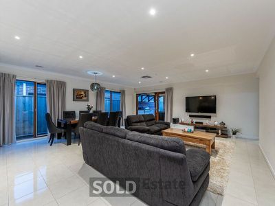 71 Bradman Drive, Cranbourne West
