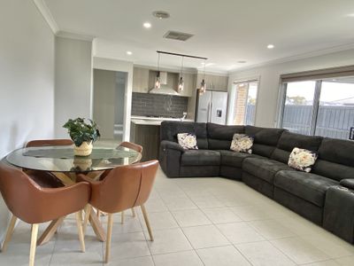 2 Drop Walk, Wyndham Vale