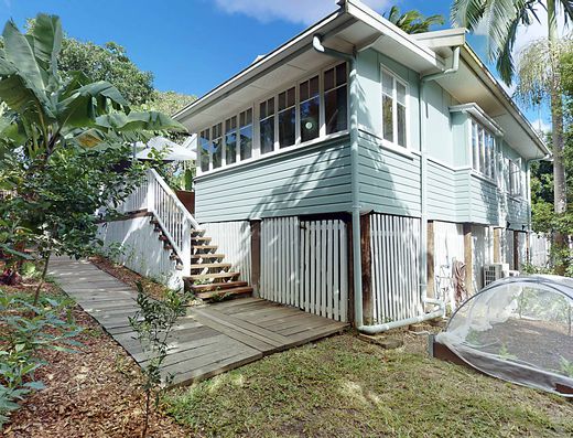 Unfurnished Cottage with Pool Close to the River image 1