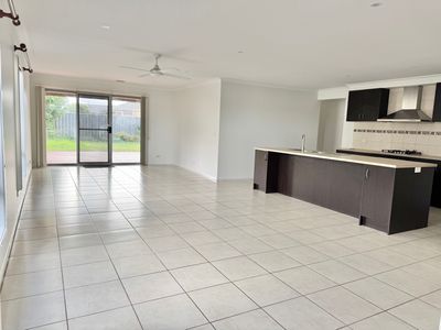 10 Burrendong Street, Manor Lakes