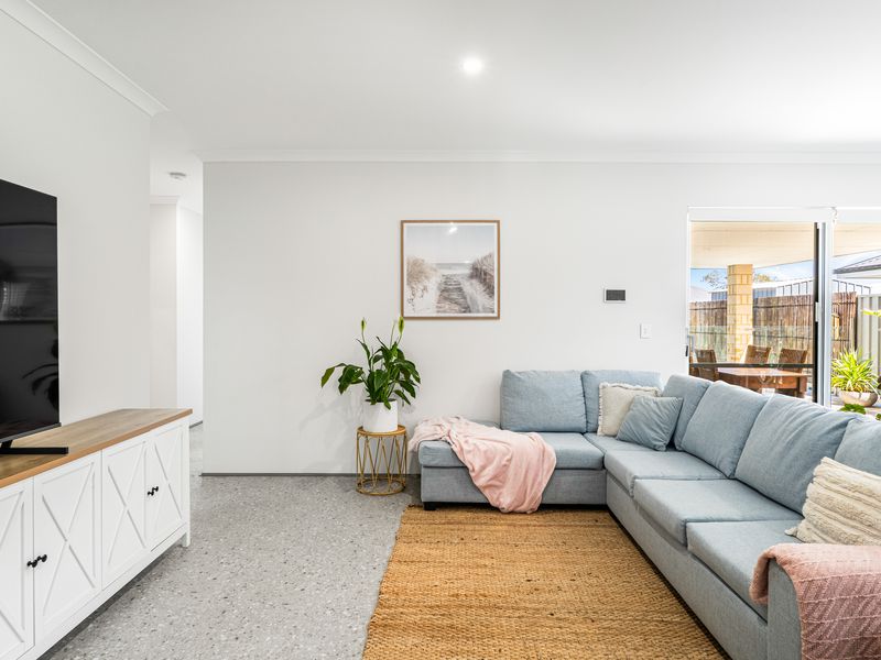 8 BLUEBERRY LOOP, Byford