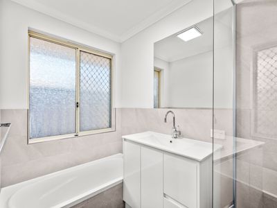 11B Tea Tree Way, Thornlie