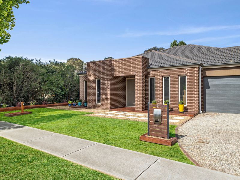 9 Main Road, Campbells Creek