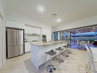 24 Barrington Crescent, Wakerley