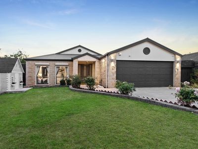 8 Little Acre Cl, Langwarrin