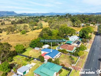 795 Beechwood Road, Beechwood