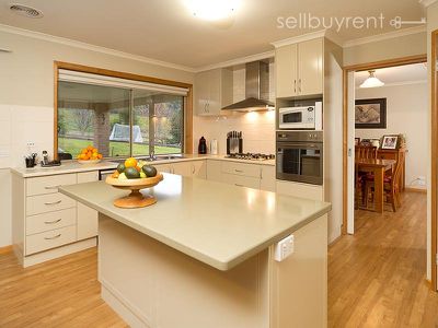 19 LAMBOURN DRIVE, Wodonga