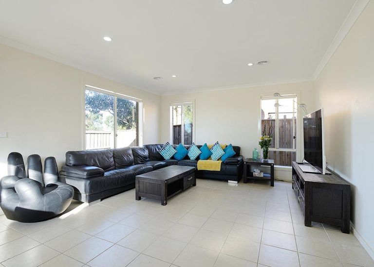 10 Cranbrook Circuit, Officer