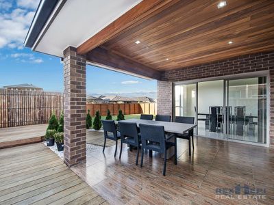 2 Freshfields Drive, Cranbourne North