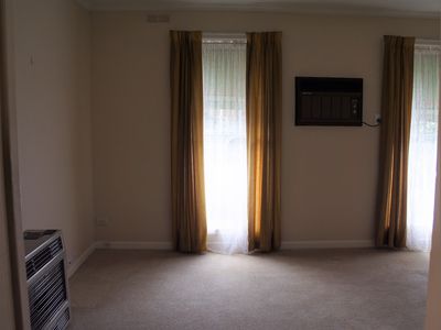 3 / 7 Roberts Avenue, Horsham
