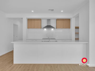 5 Dundee Street, Evanston
